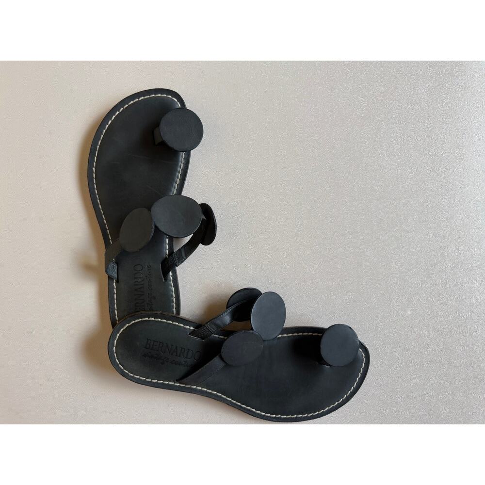 Bernardo Women's Black Leather New Moon Toe Ring Sandals Size 7.5 Made in Italy